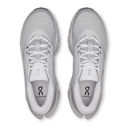 ON Cloudrunner 3
